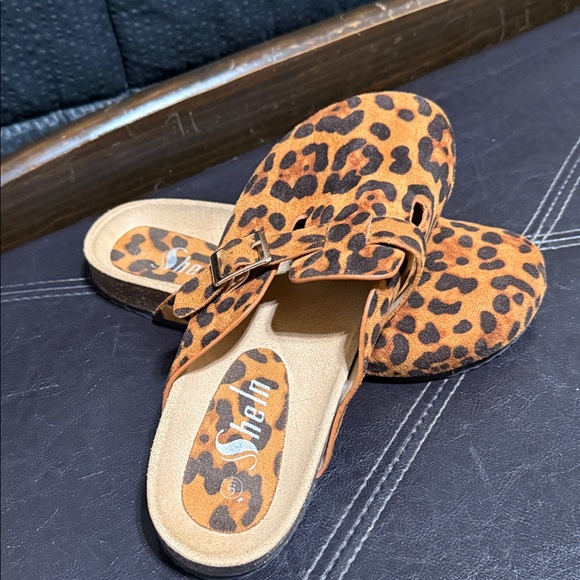 Leopard Print Clogs with Buckle - Picture 6 of 7